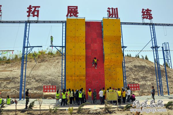 总医院组织医务人员开展户外拓展训练