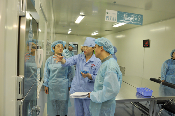 甘肃省卫生计生委专家组莅临我院检查验收静脉配液中心