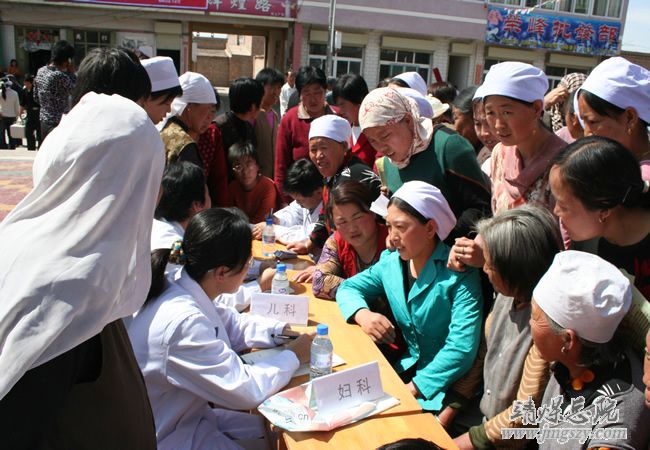 联村联户送医下乡_为民富民健康体检